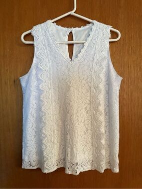 Source Unknown White Lace Sleeveless V-Neck Top